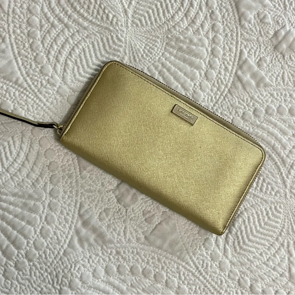 KATE SPADE Gold Zipper Wallet Rainbow White Stripe